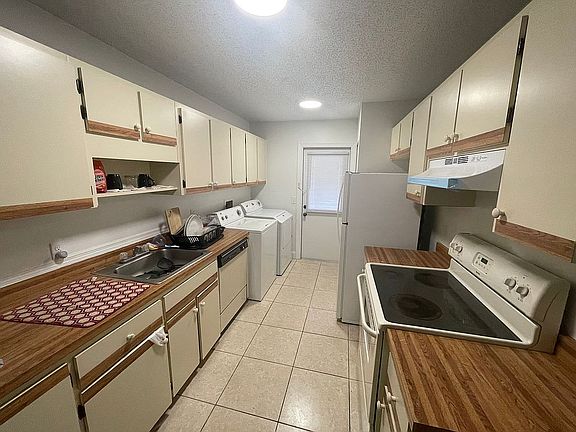 3rd image of 500 E Rosewood Ln