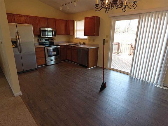 5th image of 536 Grouse Ct