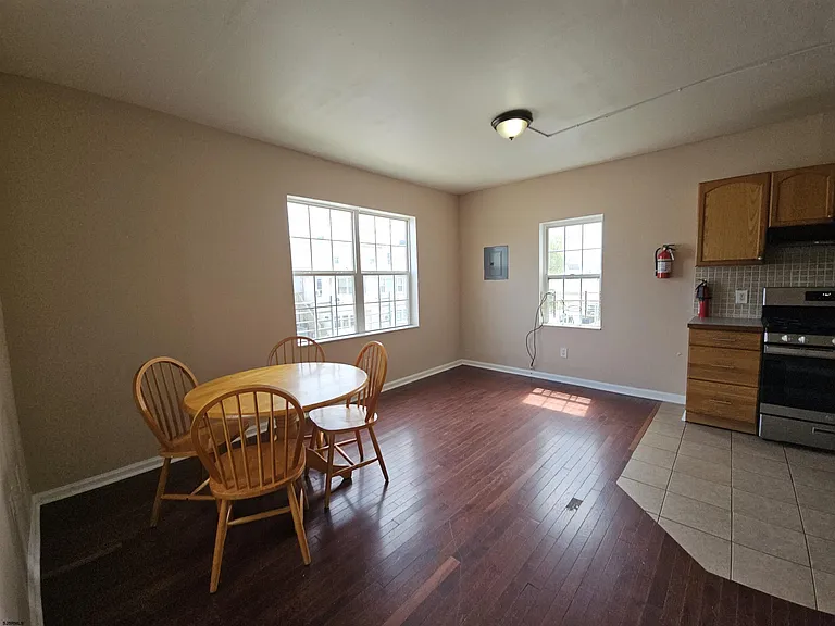 522 N Indiana Ave — Photo 6