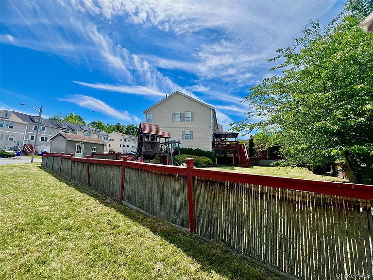 60 Peach Pl — Photo 47