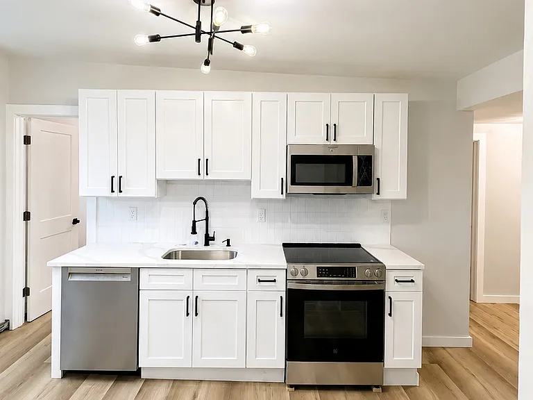 411 N Main St #15 — Photo 1