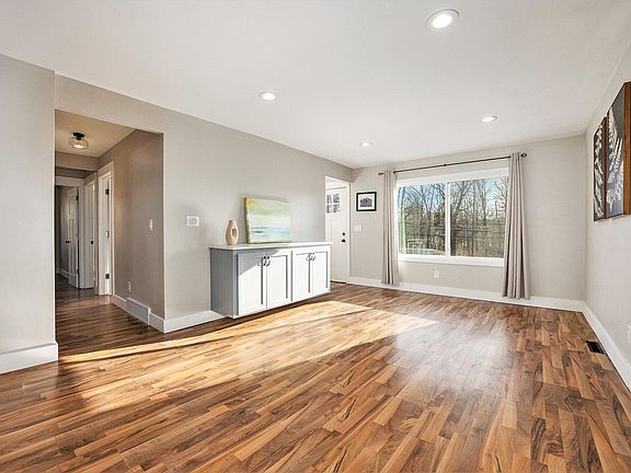 5th image of 8159 Northland Dr NE