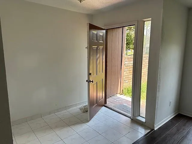 3 bed, 2.5 bath, 1736 sqft, $1,595 — Photo 4