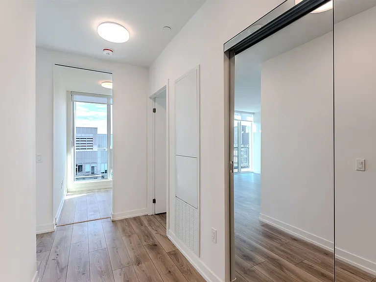 223 Redpath Ave — Photo 217