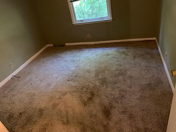 4th image of 303 Sadler Ct
