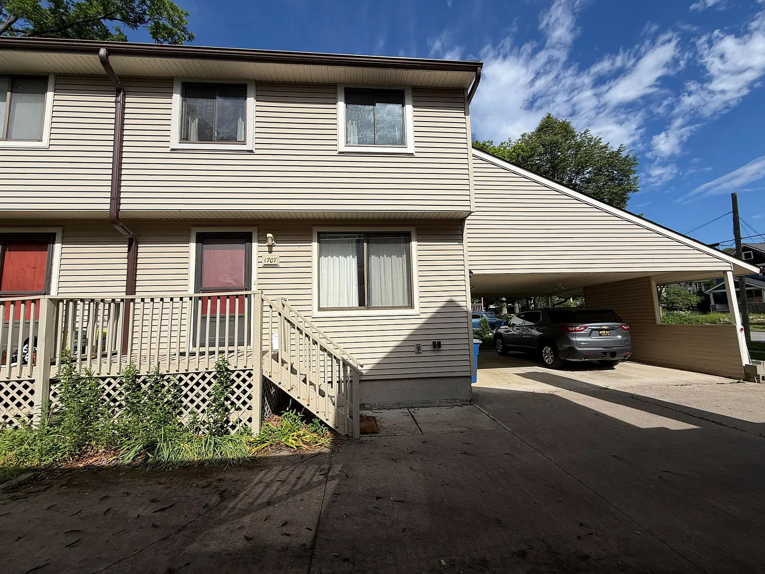 2 bed, 1.5 bath, 1065 sqft, $2,000 — Photo 1