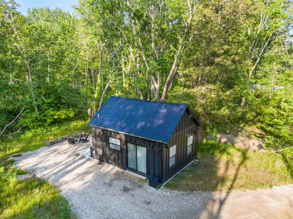 7396 N North Shore Dr, South Haven, MI 49090