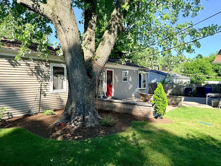 419 Singapore Ln — Photo 5