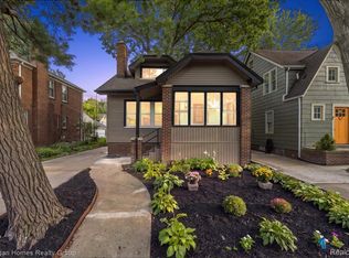 62 Wellesley Dr, Pleasant Ridge, MI 48069