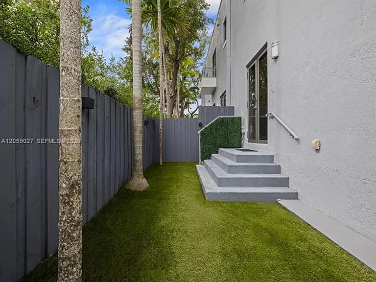 5864 SW 74th Ter — Photo 22