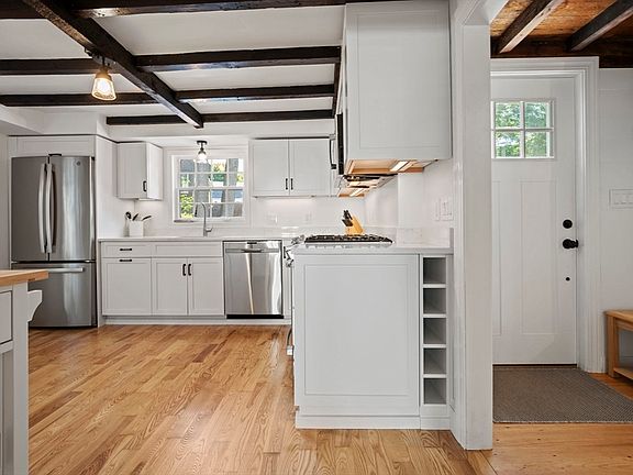 5th image of 53 Prospect St