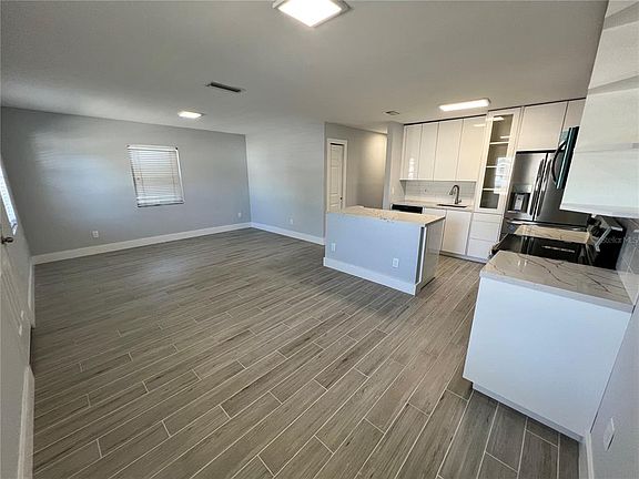 5th image of 810 W Sligh Ave