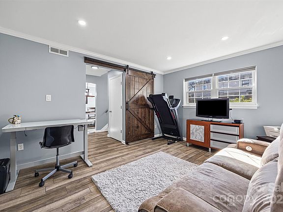5th image of 10927 Hunter Trail Ln
