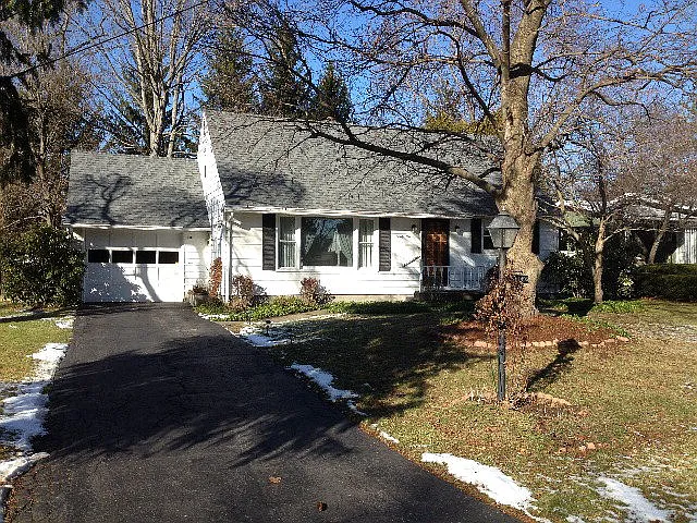81 Greenridge Dr W photo 1