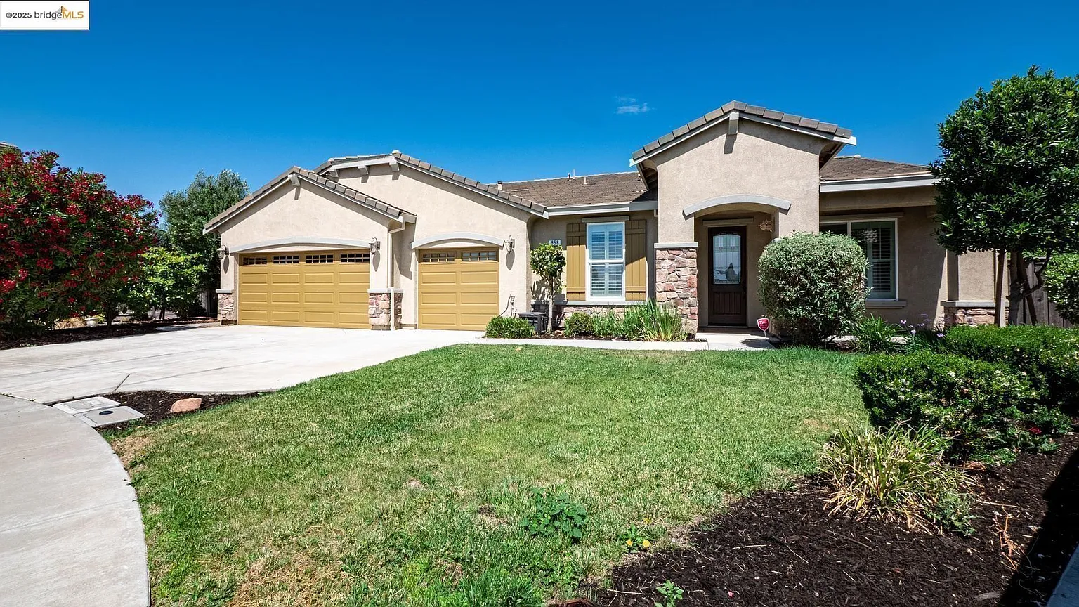 858 Pathfinder Ct photo 1