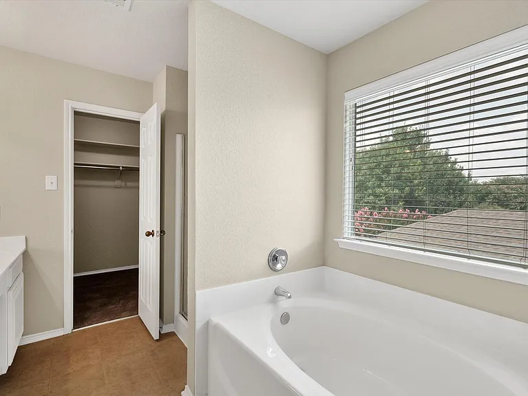 4402 Emerald Leaf Dr — Photo 13