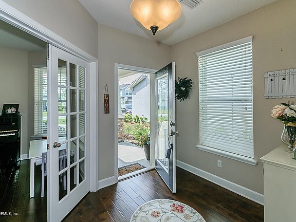 5th image of 127 Forest Edge Dr