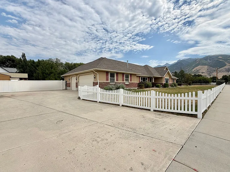 961 E Golden Pheasant Dr — Photo 27