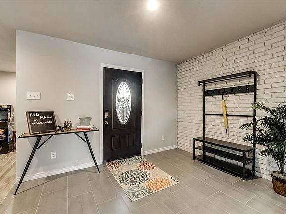 2nd image of 1304 Summerwood Ln