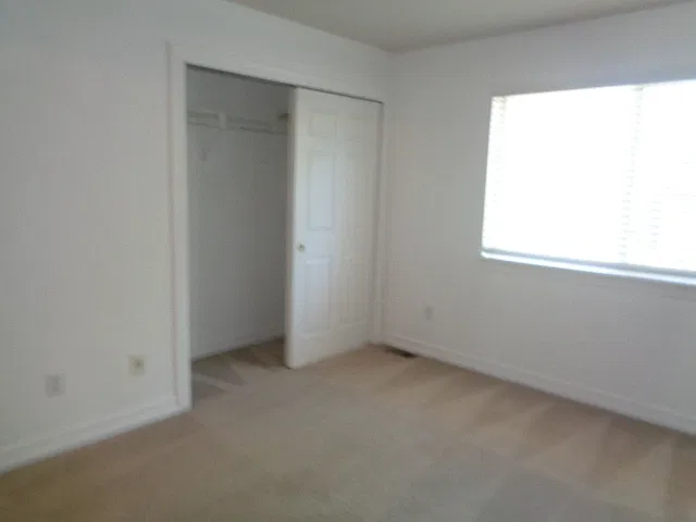 5 bed, 3805 sqft, $3,500 — Photo 2