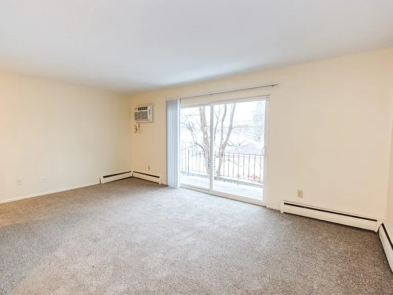 Cedar Avenue Apartments — Photo 34