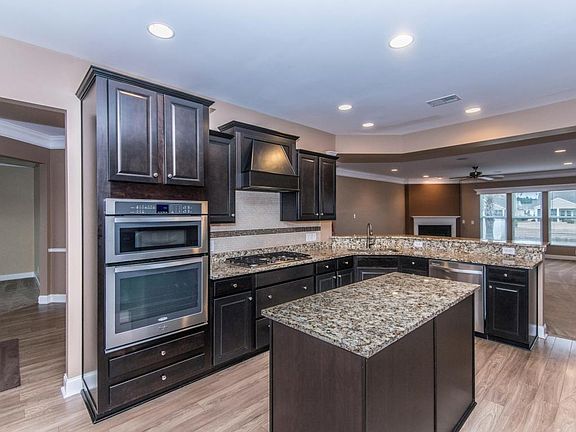 5th image of 308 Spyglass Dr