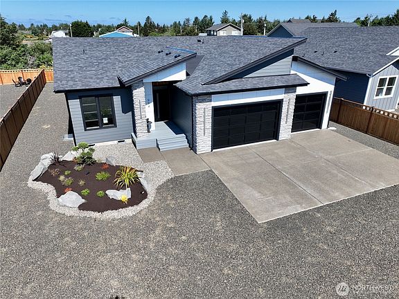 2nd image of 994 Alida Court SE