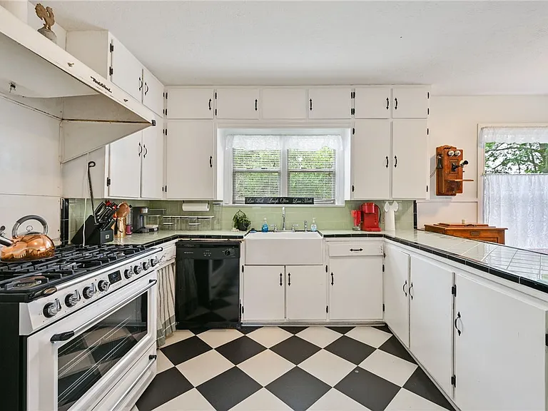 3805 Ridgewood St — Photo 11