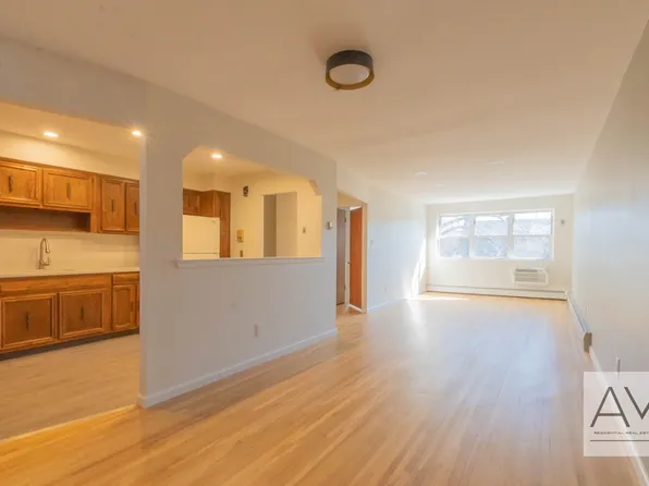 1804 East 18th Street A image 1 of 7