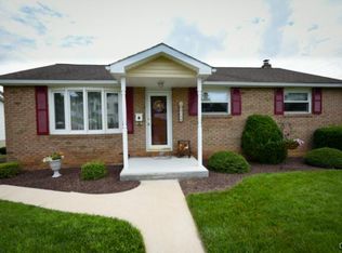 910 E Lynnwood St, Allentown, PA 18103