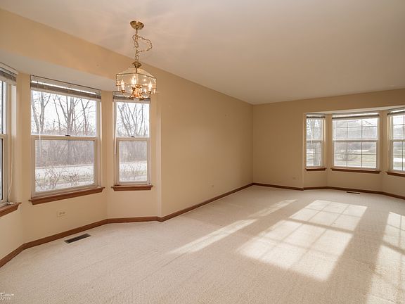 5th image of 8014 Redwood Ct