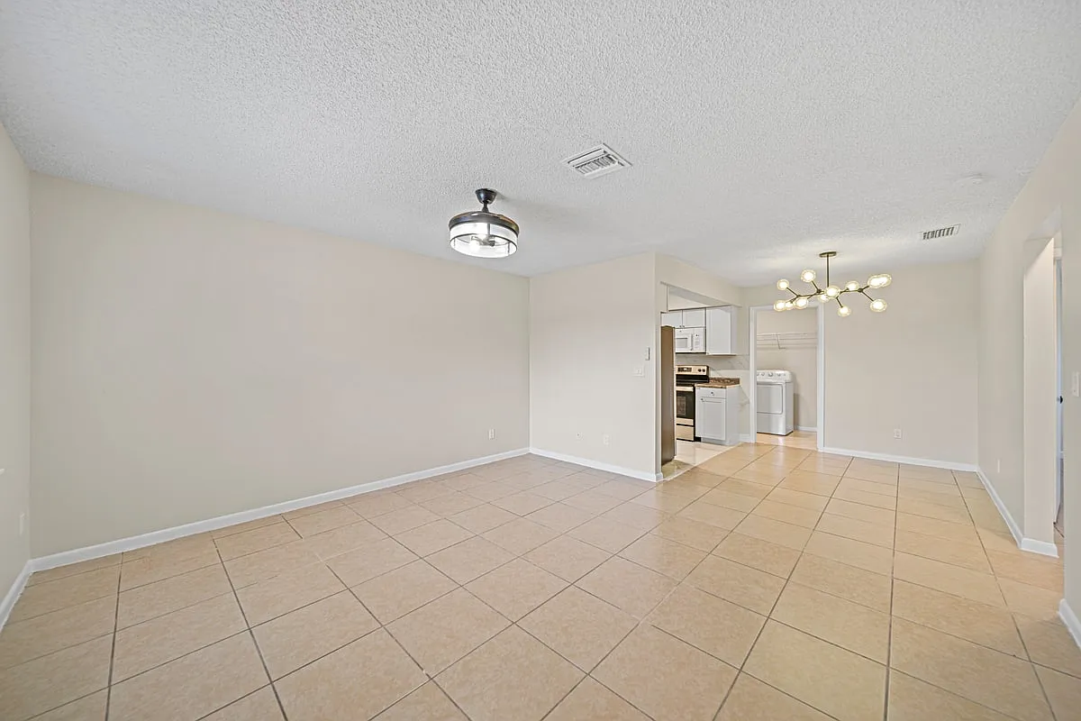709 Se 8thh Ter — Photo 4