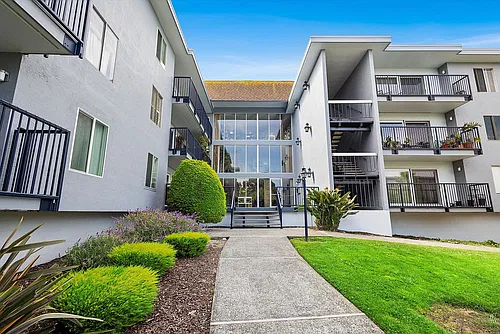 960 Shorepoint Ct #205 Photo 1