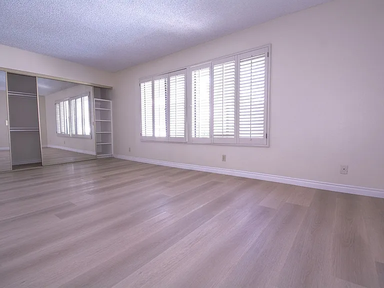 848 W Huntington Dr #28 — Photo 35