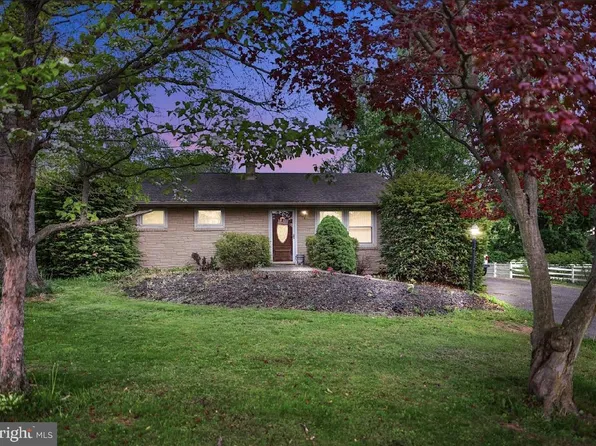 1417 Old Airport Rd, Douglassville, PA 19518