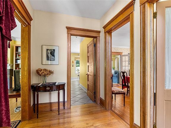 4th image of 210 Forest Home Dr