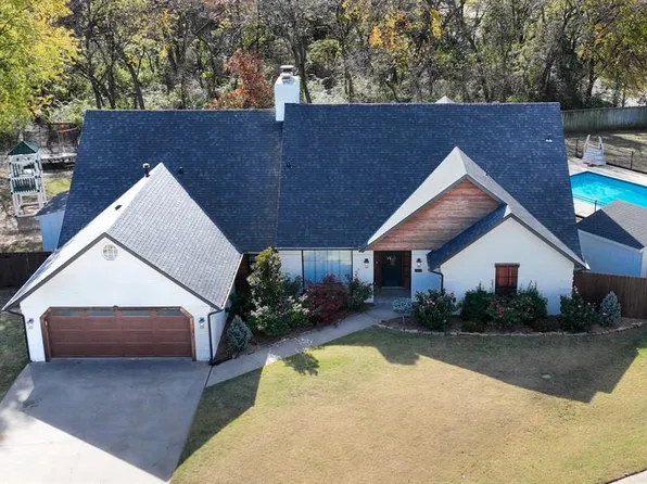 1702 Autumn Ln, Shawnee, OK 74804