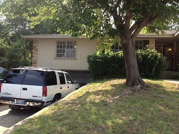 3rd image of 2984 Golfing Green Dr
