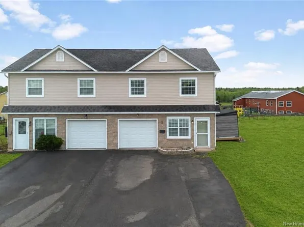 5 Costall St, Oromocto, NB E2V 0C6
