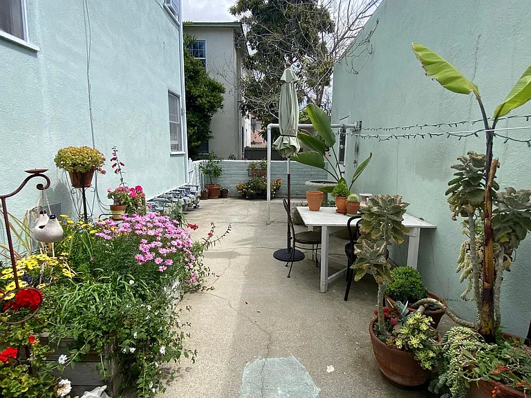 11662 Chandler Blvd — Photo 3