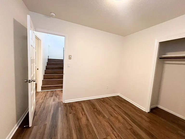 1107-1111 — Photo 18