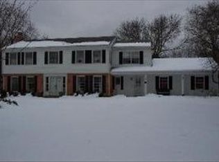 1887 Bowling Green Dr, Lake Forest, IL 60045