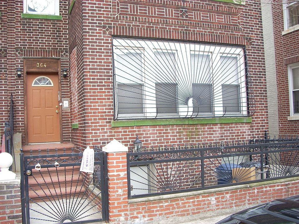 Brick semi-detached 4-Family