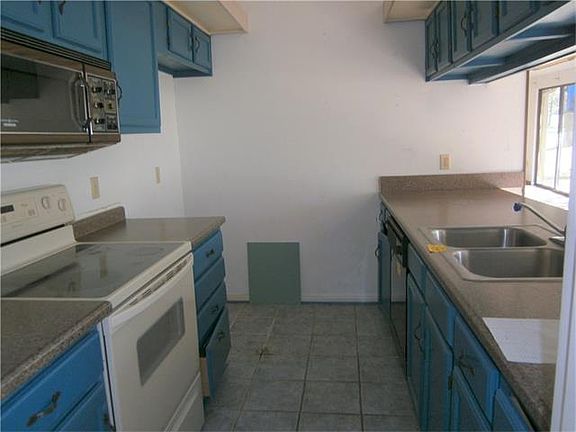 3rd image of 26 S Court Villa Dr