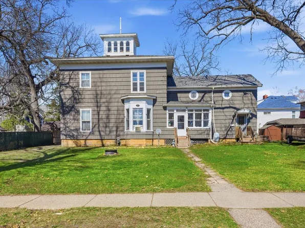 315 E Maple St, River Falls, WI 54022