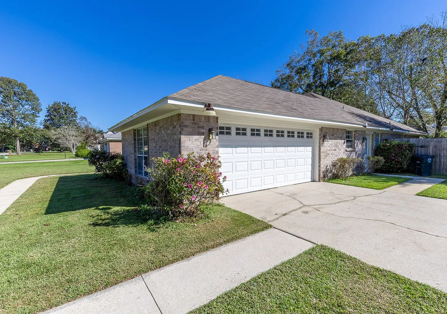 Charming home in Fairhope 3/2 available Now! — Photo 2