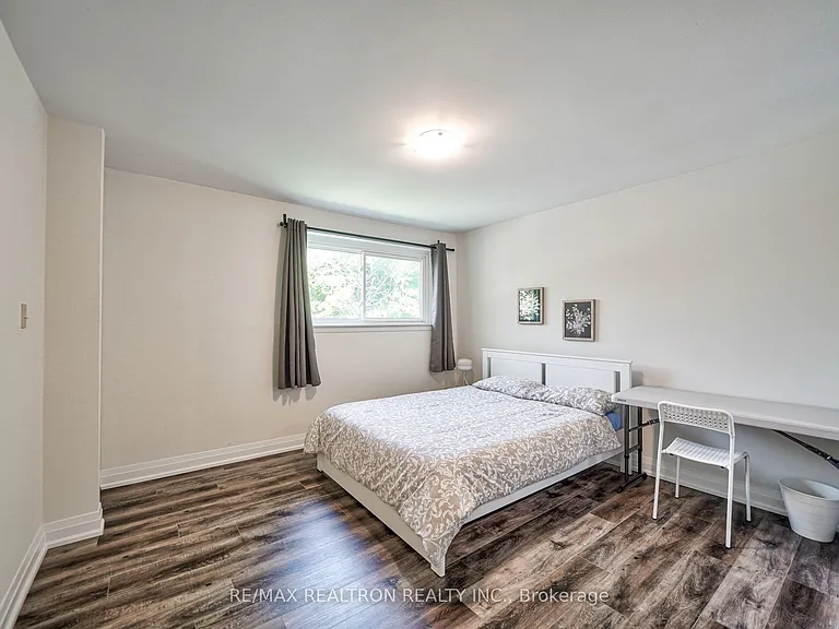 50 Axsmith Cres — Photo 26