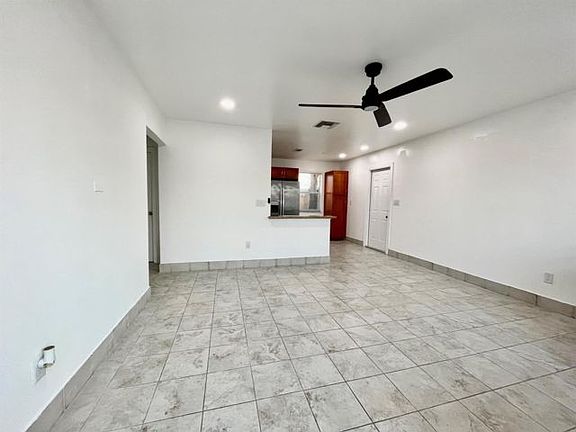 2nd image of 3013 Giuliano Ave