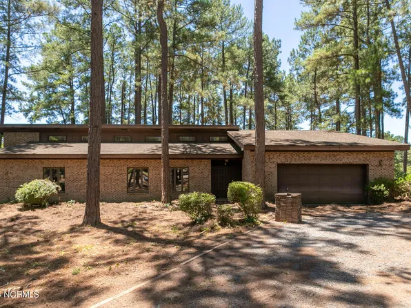 2 S Wrenn Place, Foxfire Village, NC 27281
