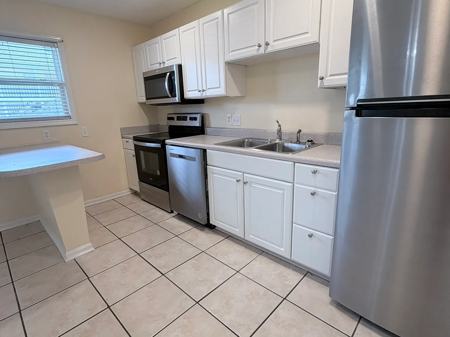 2 bed, 1.5 bath, 745 sqft, $1,650 — Photo 2